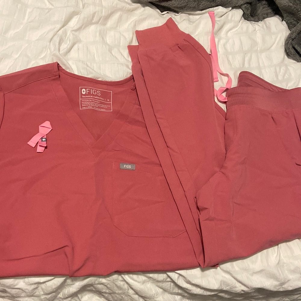 Salmon pink figs scrubs